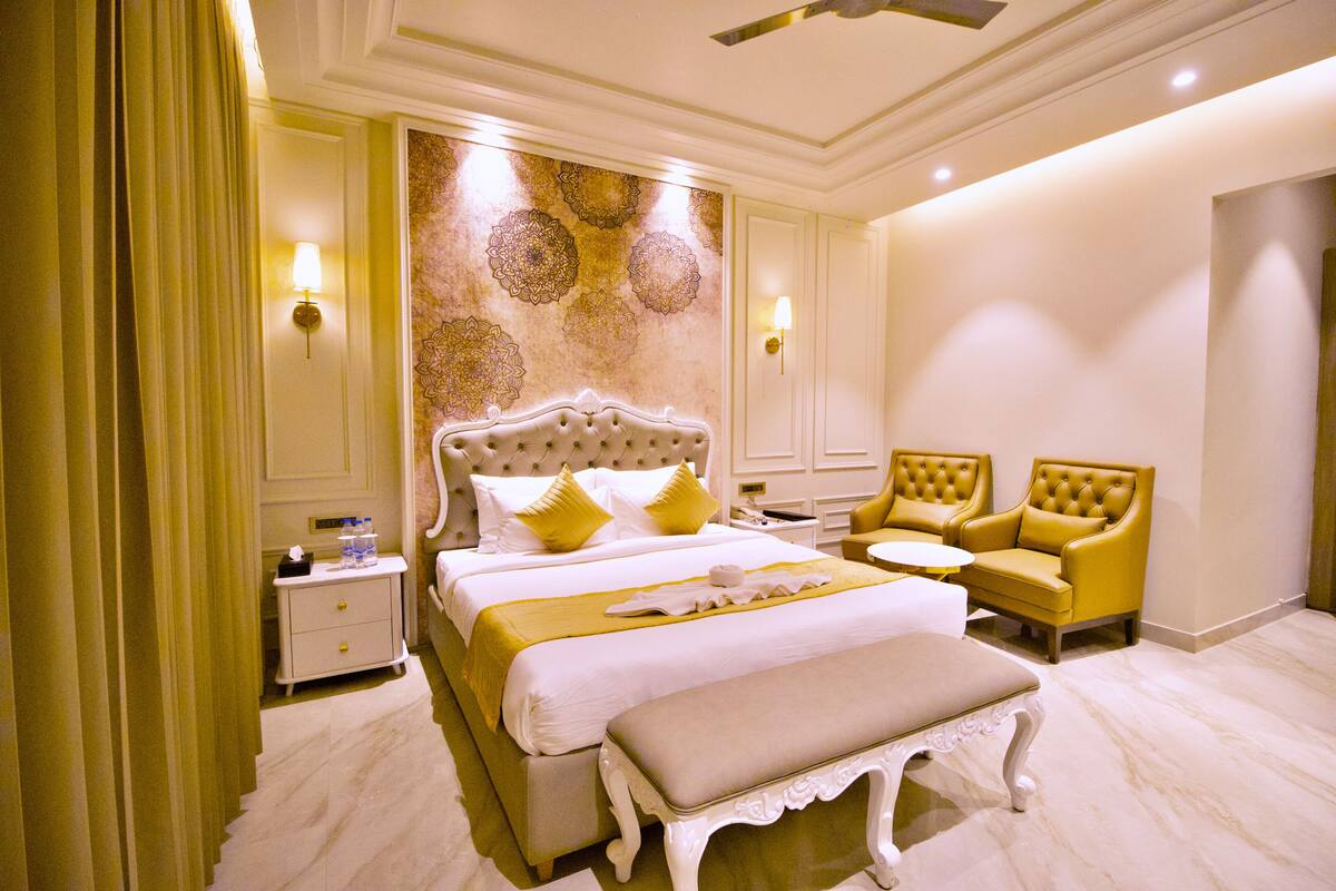 Royal Single Room | Desk, laptop workspace, free WiFi