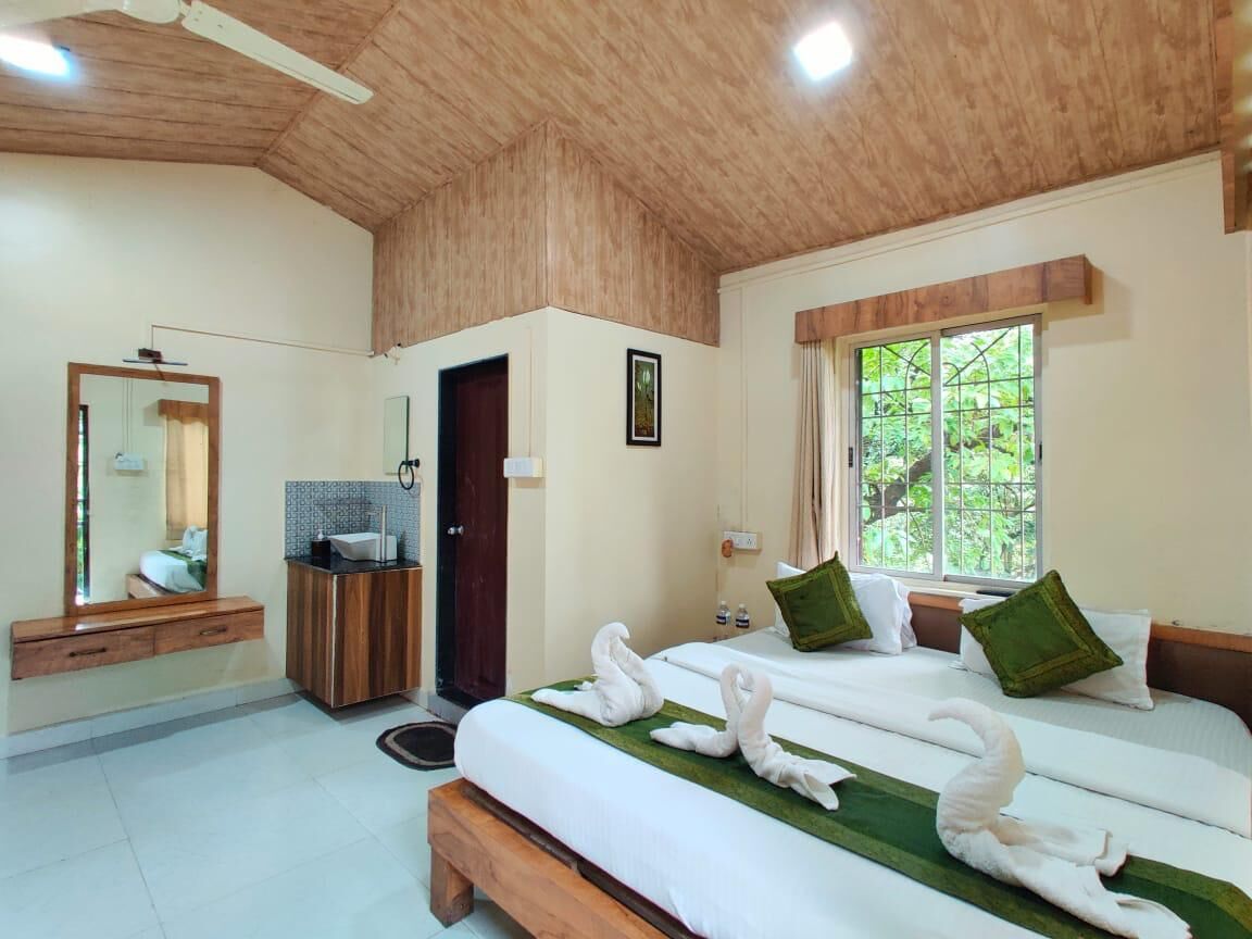 Deluxe Room, Balcony, Hill View