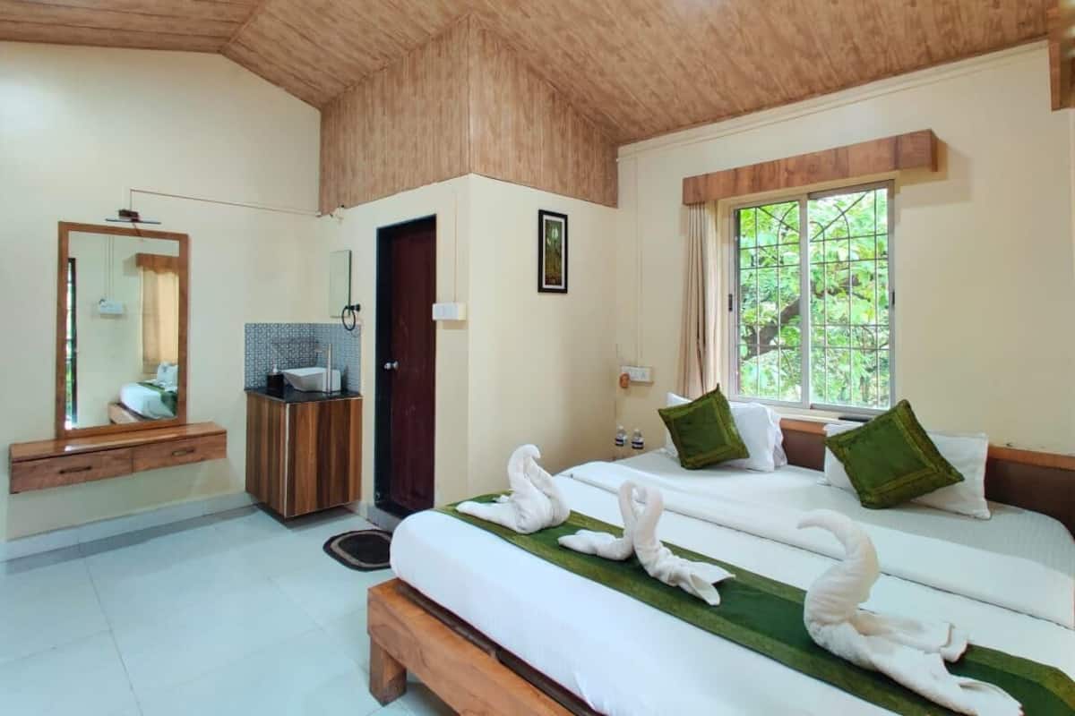 Deluxe Room, Balcony, Hill View