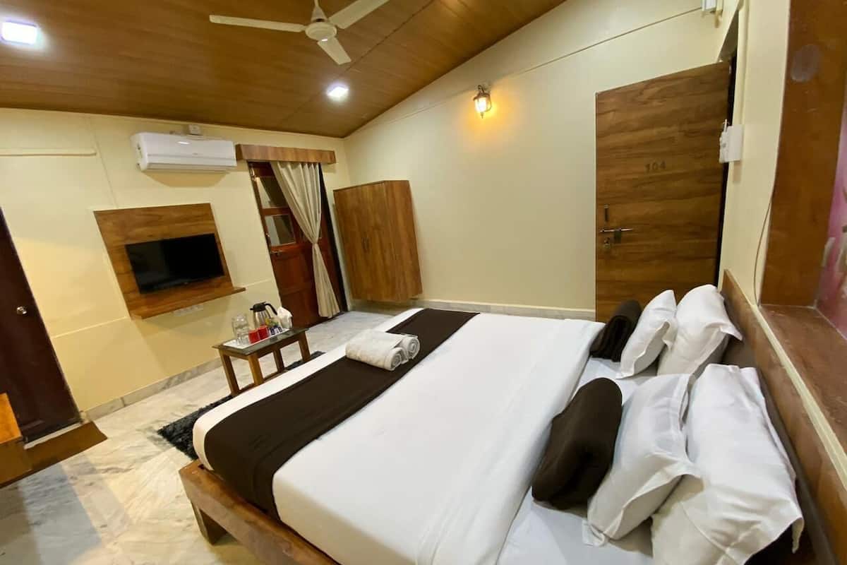 Deluxe Double Room, Balcony, Hill View