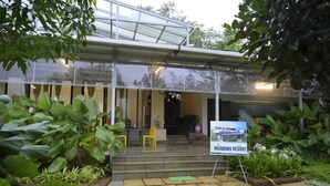 A covered entrance to a building with a sign for Meadows Resort. - The Meadows Resorts (Paud)