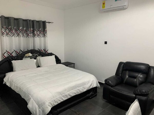 Zab's Suite Hotel - Accra