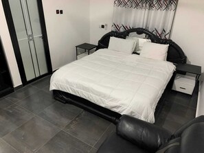 Quarto casal clássico, vista para a cidade | Wi-Fi de cortesia