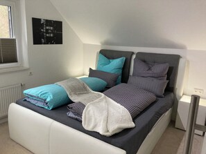 1 bedroom, iron/ironing board, WiFi, bed sheets - Quiet apartment, good for walking and shopping in the outlet center. (Neumünster)
