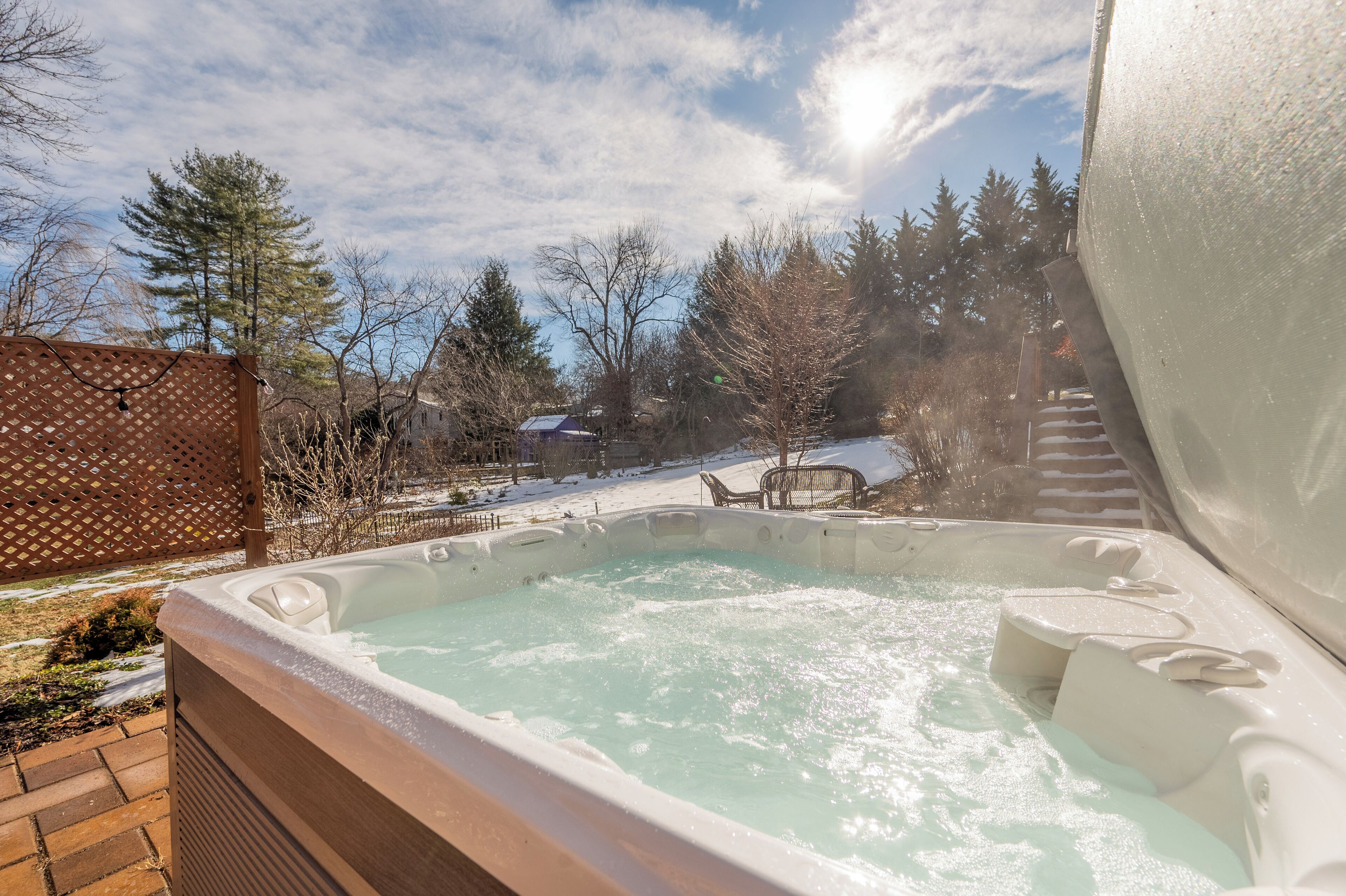 Outdoor spa tub