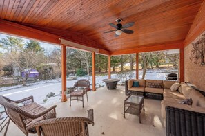 Terrace/patio - Cozy brick retreat with hot tub, fireplace, full kitchen, and outdoor hangout space near a park!!! (Blacksburg)