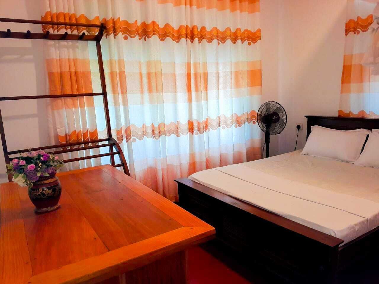 Desk, laptop workspace, free WiFi