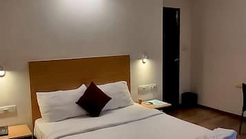 Deluxe Double Room, City View | Desk, laptop workspace, free WiFi