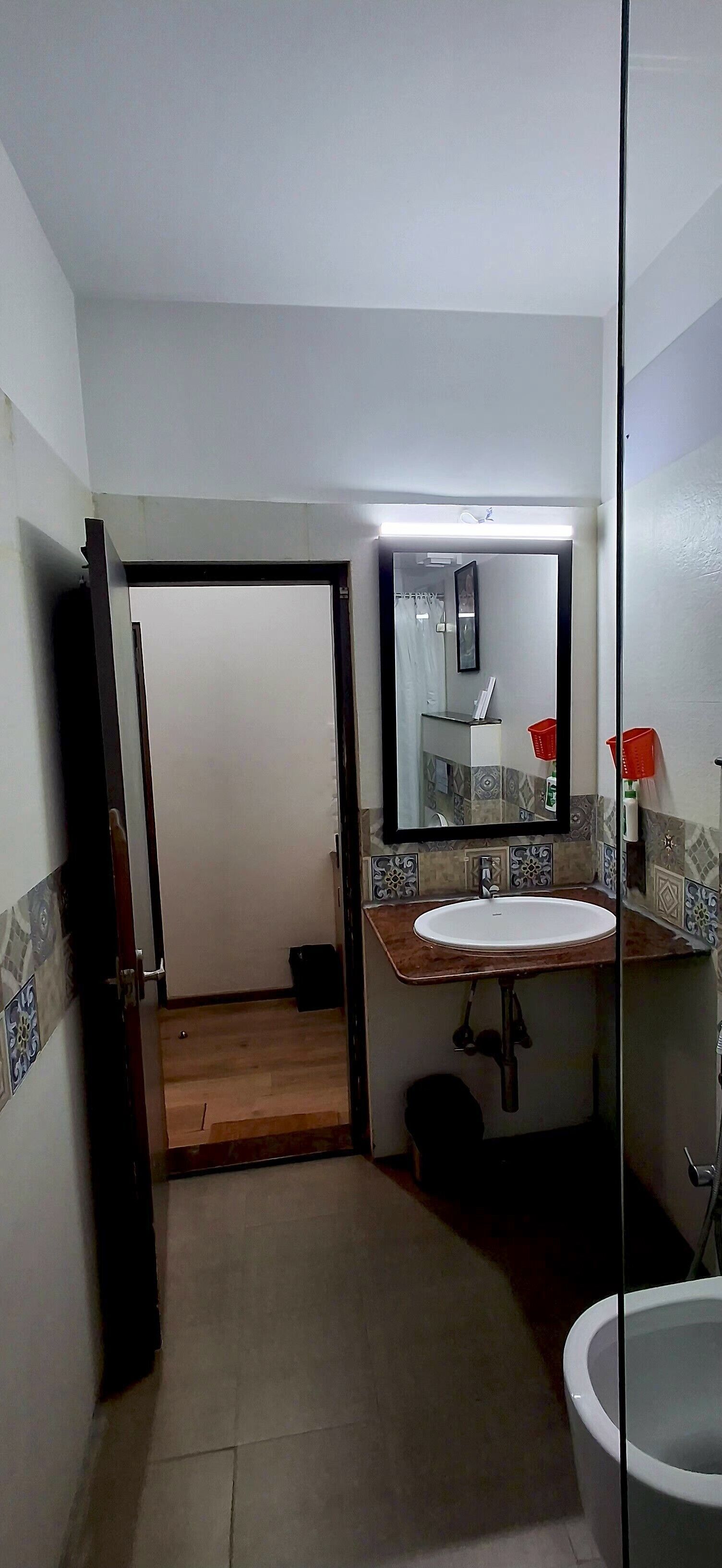 Phòng đôi Deluxe, quang cảnh thành phố | Phòng tắm | Buồng tắm vòi sen, đồ dùng nhà tắm miễn phí, máy sấy tóc, khăn tắm 