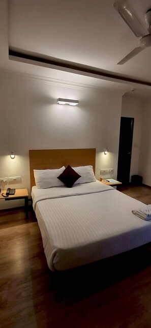 Deluxe Double Room, City View - Le Papillon (Bengaluru)