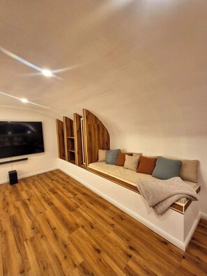 Interior - Romantic accommodation on the Moselle. Sleep in the historic wine cellar. (Neumagen-Dhron)