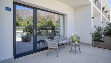 Comfort-huoneisto, näköala uima-altaalle | Näkymä huoneesta