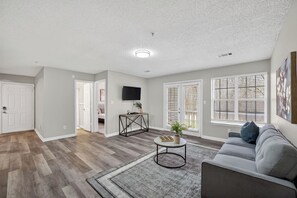 TV, offices - Stylish 2BR/2BA with room to unwind (Stockbridge)
