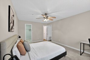 Desk, iron/ironing board, travel cot, free WiFi - Stylish 2BR/2BA with room to unwind (Stockbridge)