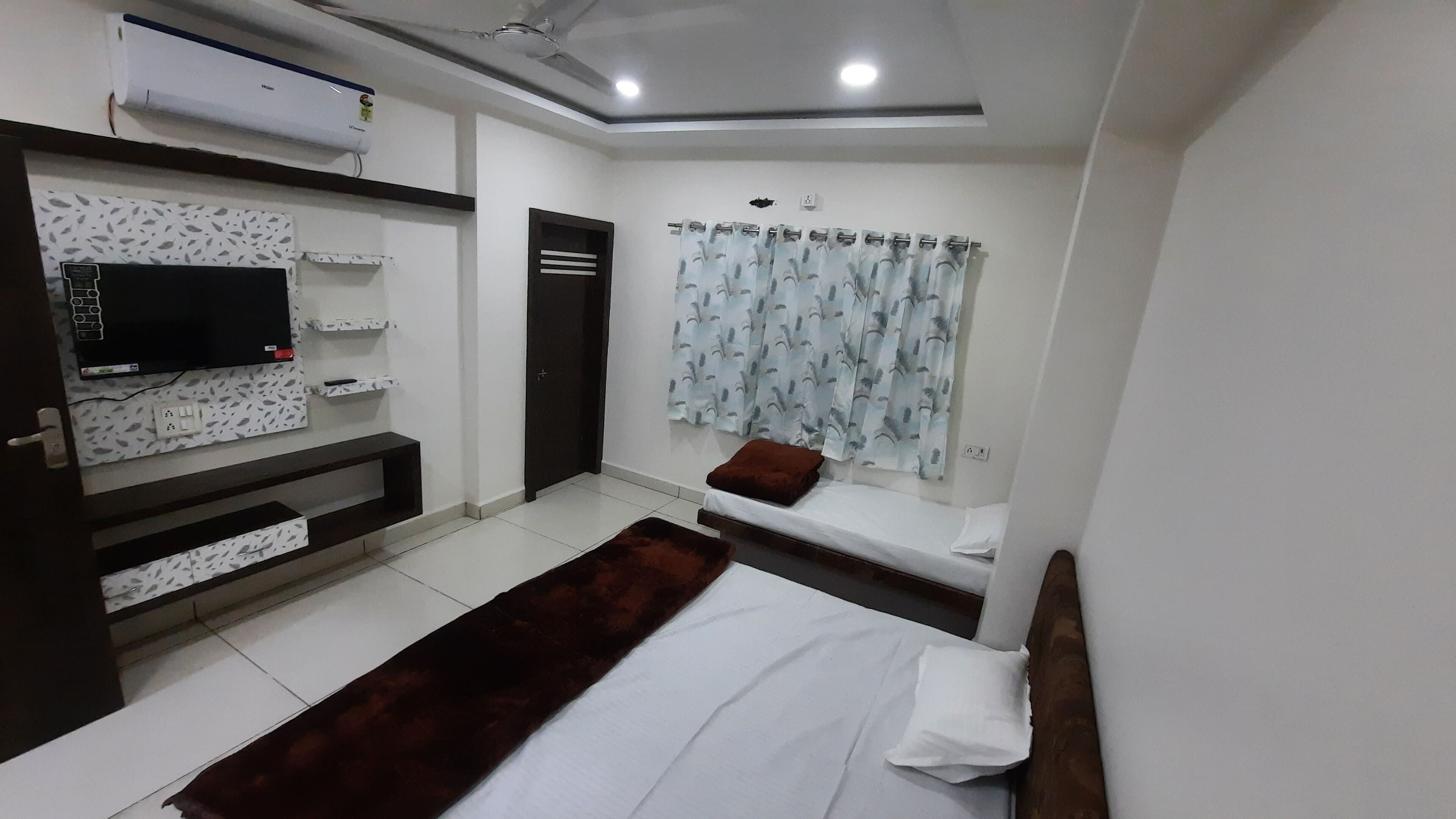 Deluxe Triple Room | Premium bedding, desk, laptop workspace, soundproofing