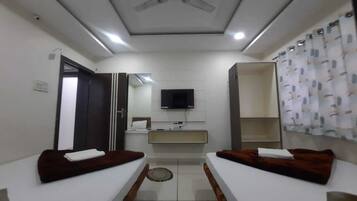 디럭스 쿼드룸 | 고급 침구, 책상, 노트북 작업 공간, 방음 설비