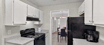 Bright and Cozy Two -Bedroom Private Stay