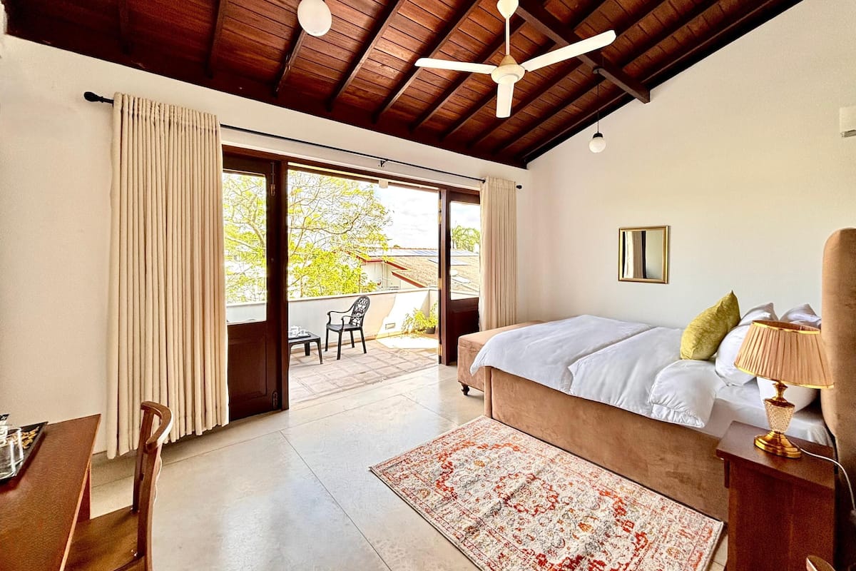Signature Double Room | Desk, laptop workspace, free WiFi