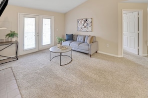 Televisión y oficina 