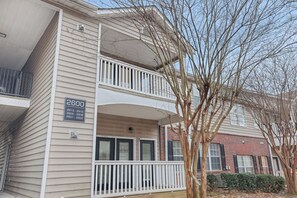 Exterior - Cozy Retreat w/ Balcony & Modern Comforts (Birmingham)
