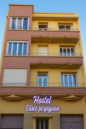 Front of property - HOTEL PERPIGNAN CENTRE (Perpignan)
