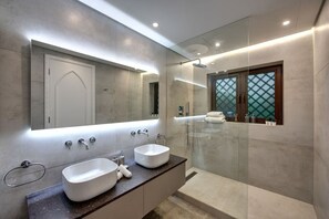 Shower, jetted bath, hair dryer, bidet - Durrani Homes - Arabian Luxury at Souk Al Bahar (Dubai)