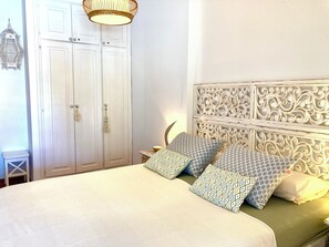 2 bedrooms, iron/ironing board, WiFi, bed sheets - Sunny apartment in central El Médano, stunning views of the Sea and Montana Roja (El Médano)