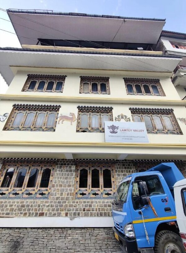 Front of property - Hotel Lamtey Valley Lachen by Baizus (Lachen)