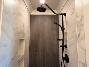 Douche, serviettes fournies