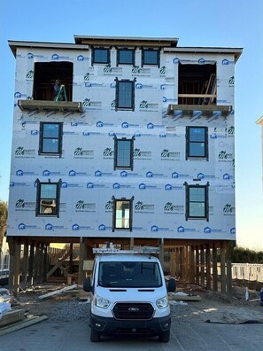 Pysäköintialue, sähköauton latauspiste