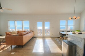 Smart TV - The Pink Pelican: Oceanfront 4BR house in Oak Island, perfect for family escapes. (Oak Island)