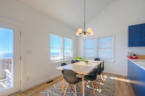 Dining - The Pink Pelican: Oceanfront 4BR house in Oak Island, perfect for family escapes. (Oak Island)