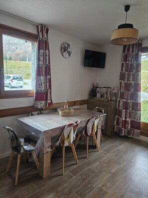 Dining - Lodging at the foot of the slopes. Small dogs accepted! (Saint-Sorlin-d'Arves)