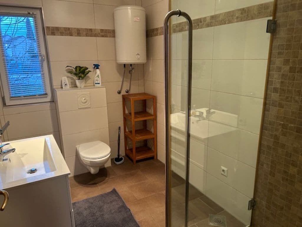 Dusche, Handtücher, Seife, Toilettenpapier