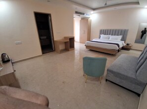 Quarto casal luxo | Escrivaninha, Wi-Fi de cortesia