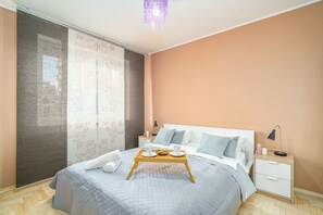 Iron/ironing board, WiFi, bed sheets - Podgórze Duchackie Apt - Parking, Parks Nearby (Kraków)