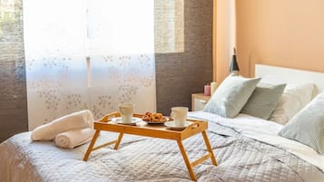 Iron/ironing board, WiFi, bed sheets