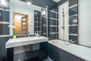 Hair dryer, towels - Podgórze Duchackie Apt - Parking, Parks Nearby (Kraków)