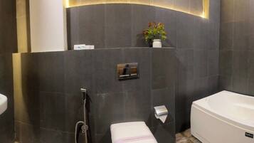 Kostenlose Toilettenartikel, Handtücher, Seife, Shampoo