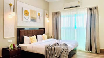 Escritorio, espacio para trabajar con laptop y wifi gratis