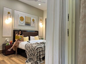 Desk, laptop workspace, free WiFi - Open Sky Rooftop Stay (Gurugram)