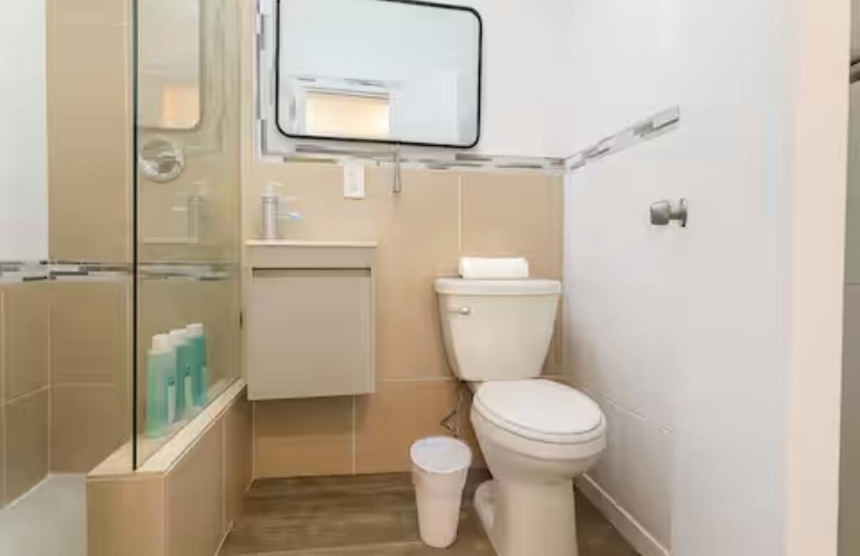 Estudio, vista a la playa | Baño