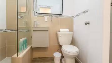 Estudio, vista a la playa | Baño