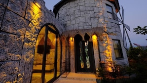 A stone building with arched windows and a brick fireplace. - Villas Rustica Fethiye (Fethiye)