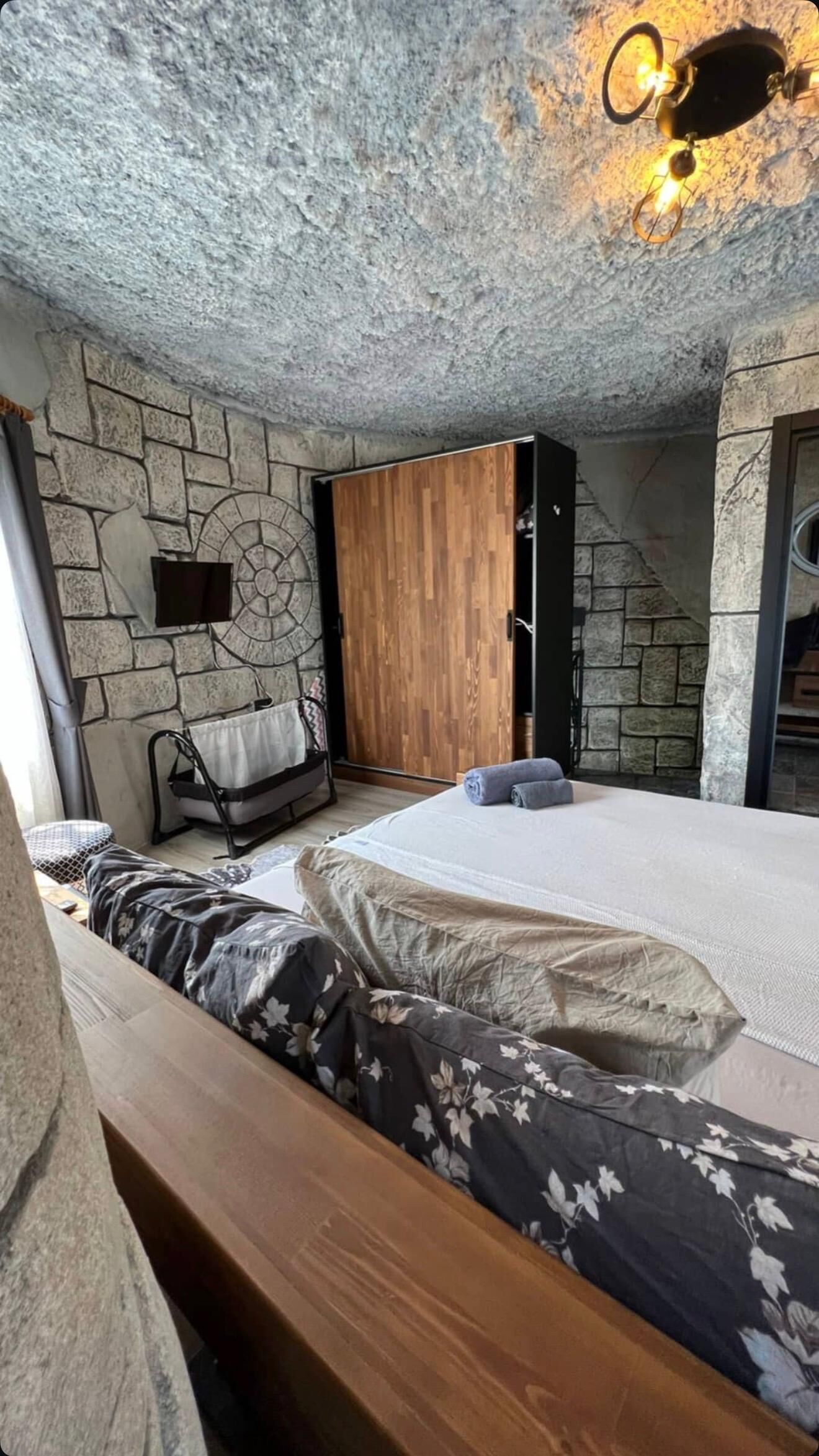 奢华别墅, 泳池景观 | 高档床上用品、特色装修、特色家居、办公桌