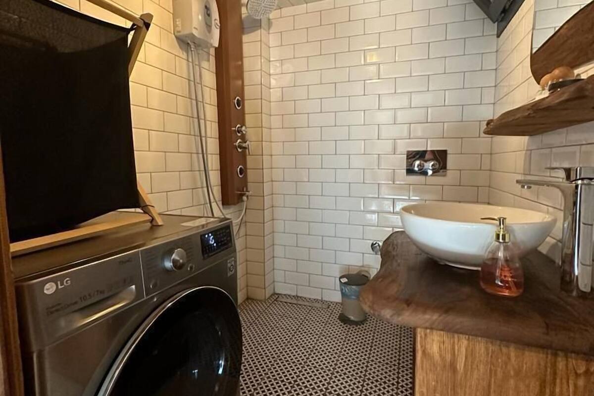 豪華別墅, 泳池景 | 浴室 | 免費梳洗用品、風筒、拖鞋、提供毛巾