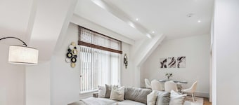 The Hamilton Suite - 2Bed Apartment with Parking