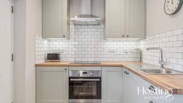 Fridge, oven, stovetop, toaster