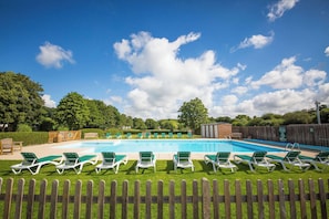 Pool - The Courtyard Apartments - Thyme (Henley-on-Thames)