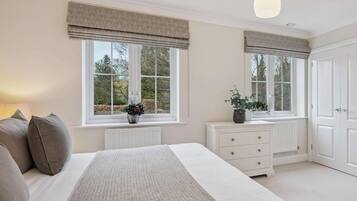 4 bedrooms, iron/ironing board, travel cot, WiFi